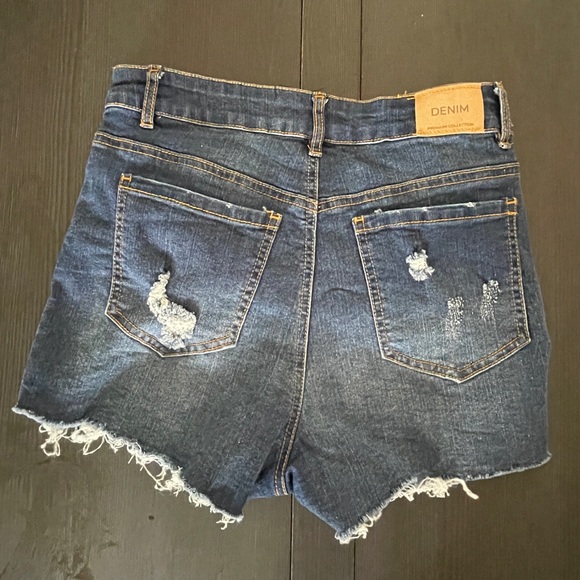 Love Tree Jean shorts size small in great condition. - Picture 3 of 3